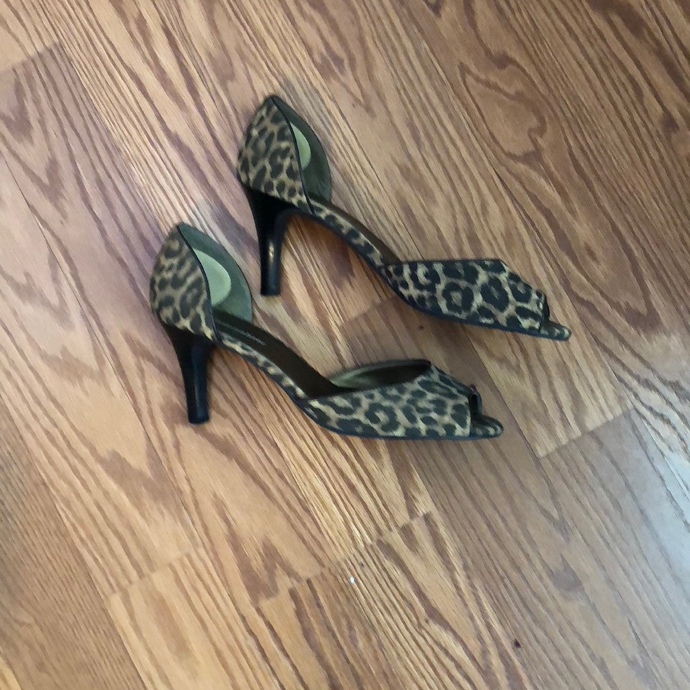 Open toe leopard print heels